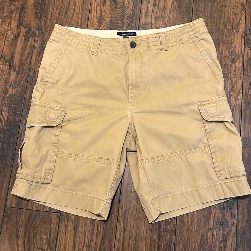Tommy Hilfiger Men’s Tan Size 35 Waist Cargo Shorts